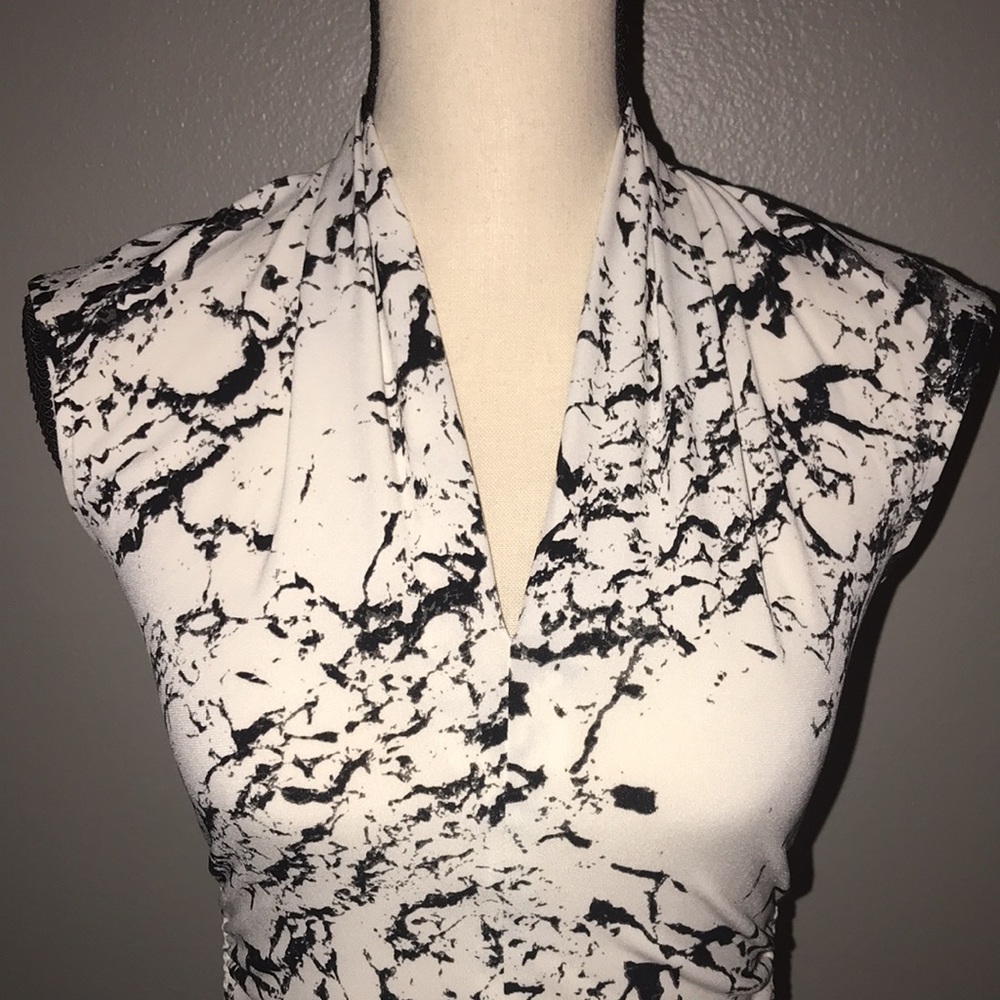 VINCE CAMUTO Marble Print Blouse. - Picture 2 of 7